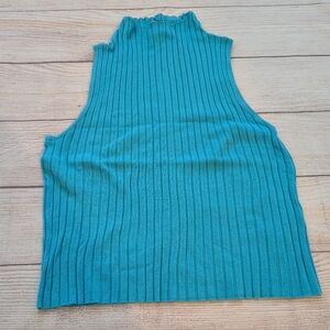 Urban Heritage Womens casual sky blue ribbed tank top. Size small